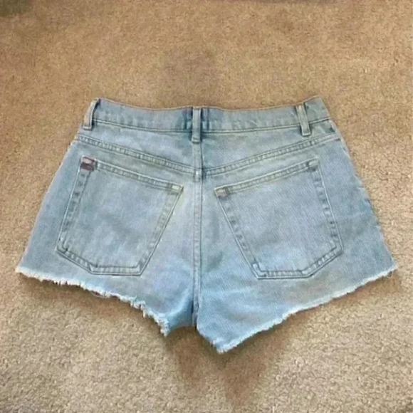 BDG urban outfitter mid rise essential shorts in size 26 - Picture 2 of 3